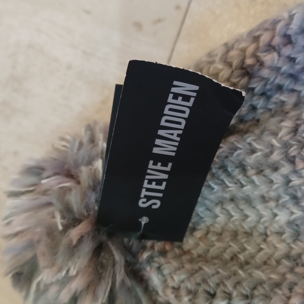 NWT Steve Madden Pastel Pom Pom Beanie - Picture 2 of 6